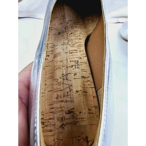 Bhava Size 39 (US 8.5-9) Women's Silver Slip On Pointed Toe Pumps Made In Spain - Picture 8 of 15